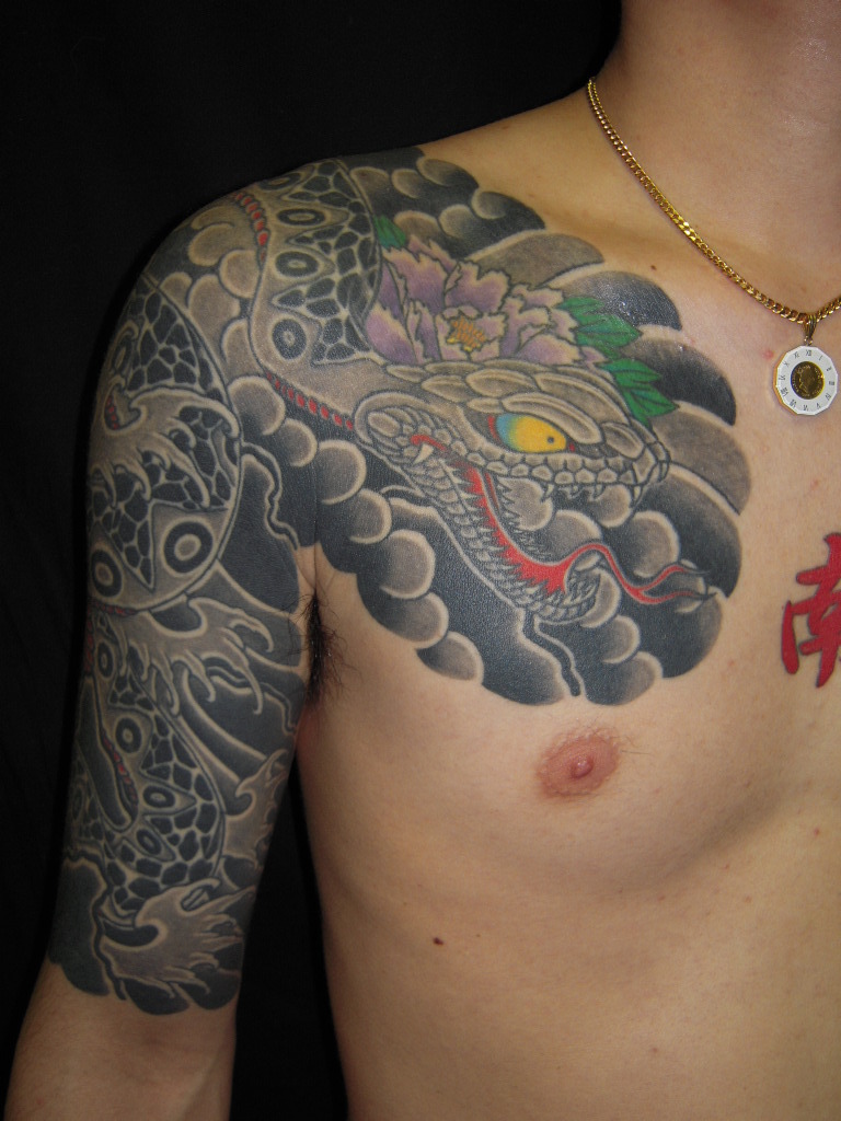 五分の蛇 Howling Tattoo Studio 彫かん 五分の蛇 Howling Tattoo Studio 彫かん