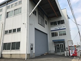 社屋入口