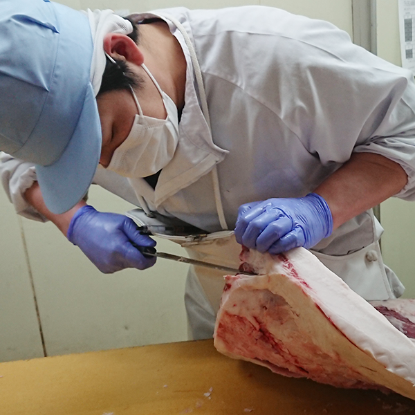 牛肉へ串入れ